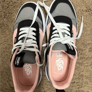 NEW W/O tags WOMENS RANGE EXP VANS SNEAKER size 8.5